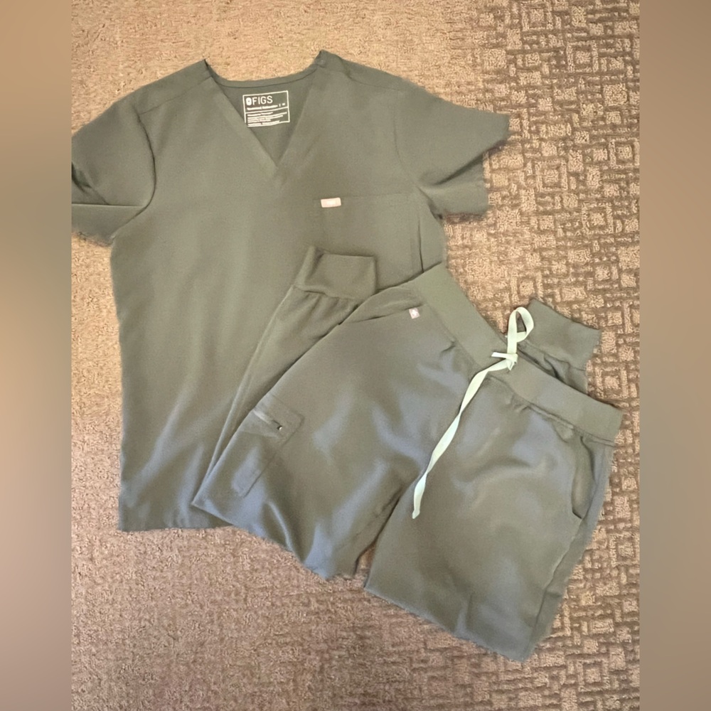 Figs Scrub Set